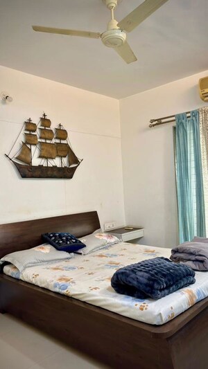 Room in 4 BHK Apartment at Lunkad Goldcoast, Viman Nagar – for Sale