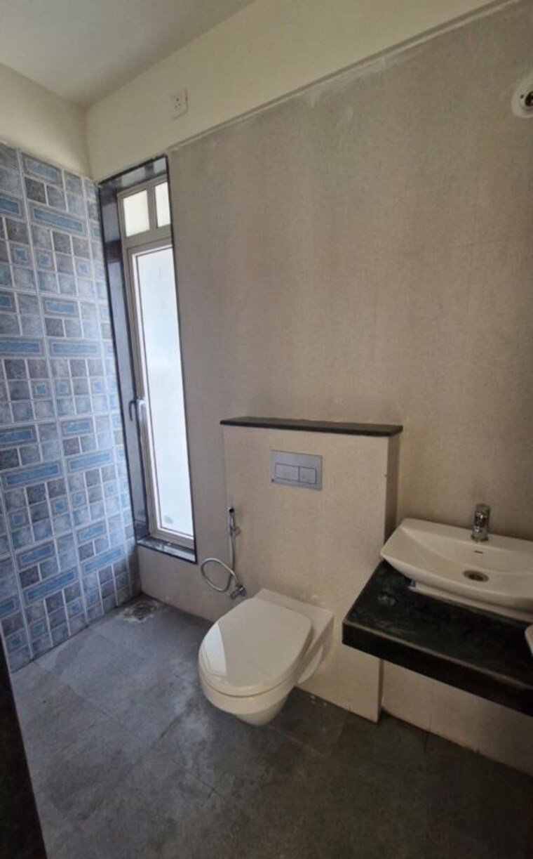 Bathroom, sheth-zuri 3 Bedroom 800 Sq.Ft. Apartment In Laxmi Nagar Thane 10437499