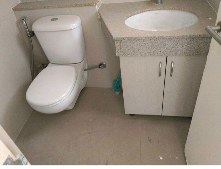 Bathroom, emaar-gurgaon-greens 4 Bedroom 3200 Sq.Ft. Penthouse In Sector 102 Gurgaon 10437511