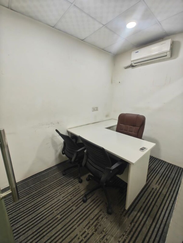 Team Area, sector 63 Commercial Office Space 1400 Sq.Ft. In Sector 63 Noida 10437514