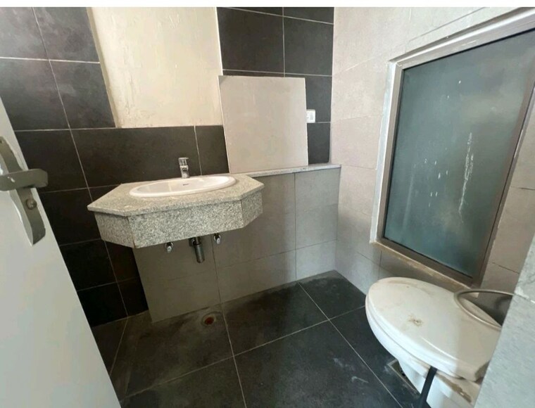 Bathroom, paras-dews 3.5 Bedroom 1760 Sq.Ft. Apartment In Sector 106 Gurgaon 10437545