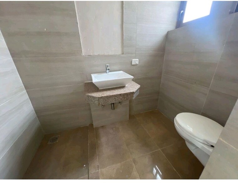Bathroom, paras-dews 4 Bedroom 2280 Sq.Ft. Apartment In Sector 106 Gurgaon 10437552