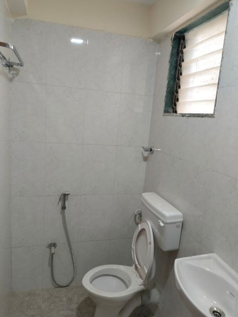 Bathroom, omkar-signet 1 Bedroom 333 Sq.Ft. Apartment In Malad East Mumbai 10437632