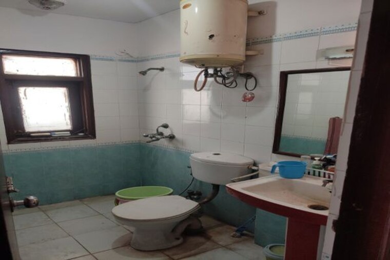 Bathroom, rps-green-valley-plaza 2 Bedroom 1150 Sq.Ft. Apartment In Sector 42 Faridabad 10307298