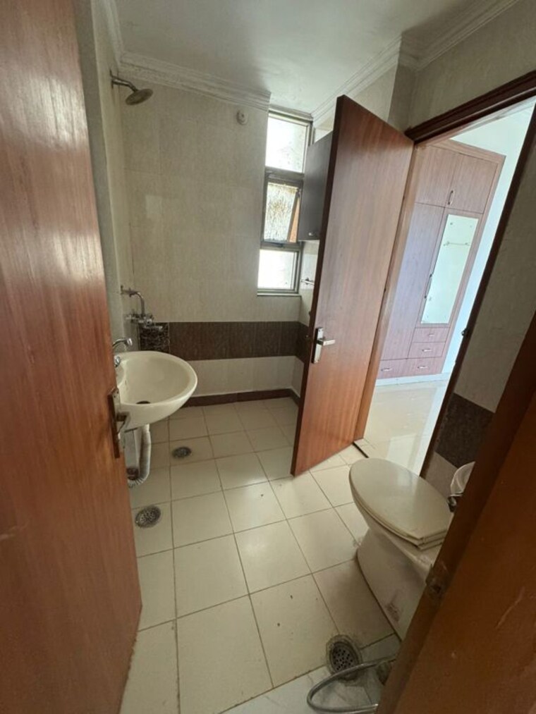 Bathroom, dda-delhi-dwarka-awas-yojna 3 Bedroom 1600 Sq.Ft. Apartment In Sector 21 Dwarka Delhi 10437664