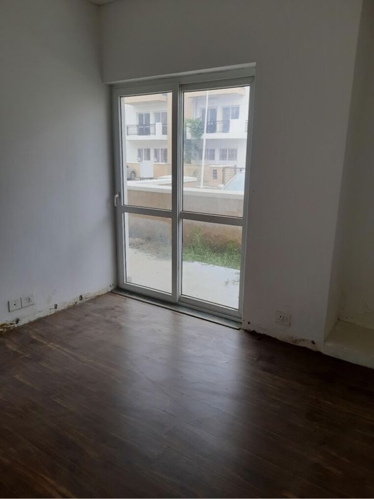 Room, sector 85 3 Bedroom 275 Sq.Yd. Villa In Sector 85 Faridabad 10437681