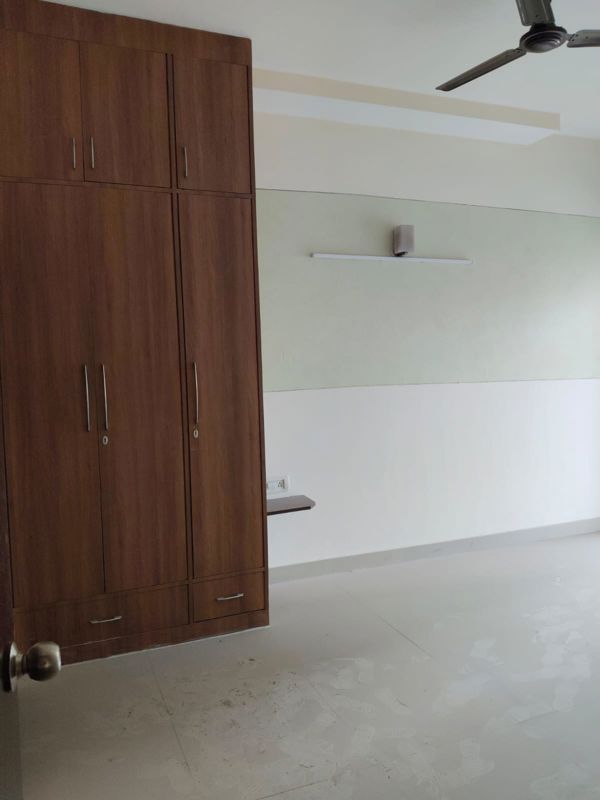 4 BHK + Pooja Room,Servant Room,Study Room,Store Room 2475 Sq.Ft. Apartment in Mahagun Mirabella Highrise