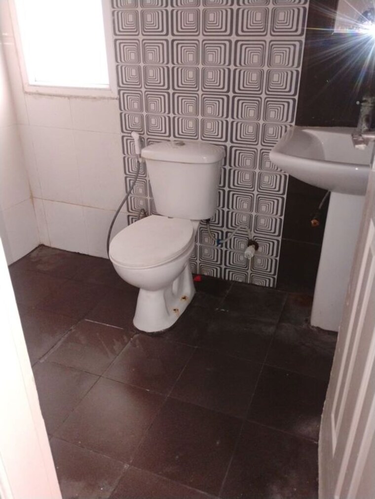 Bathroom, mahagun-mirabella-highrise 4 Bedroom 2475 Sq.Ft. Apartment In Sector 79 Noida 10437686