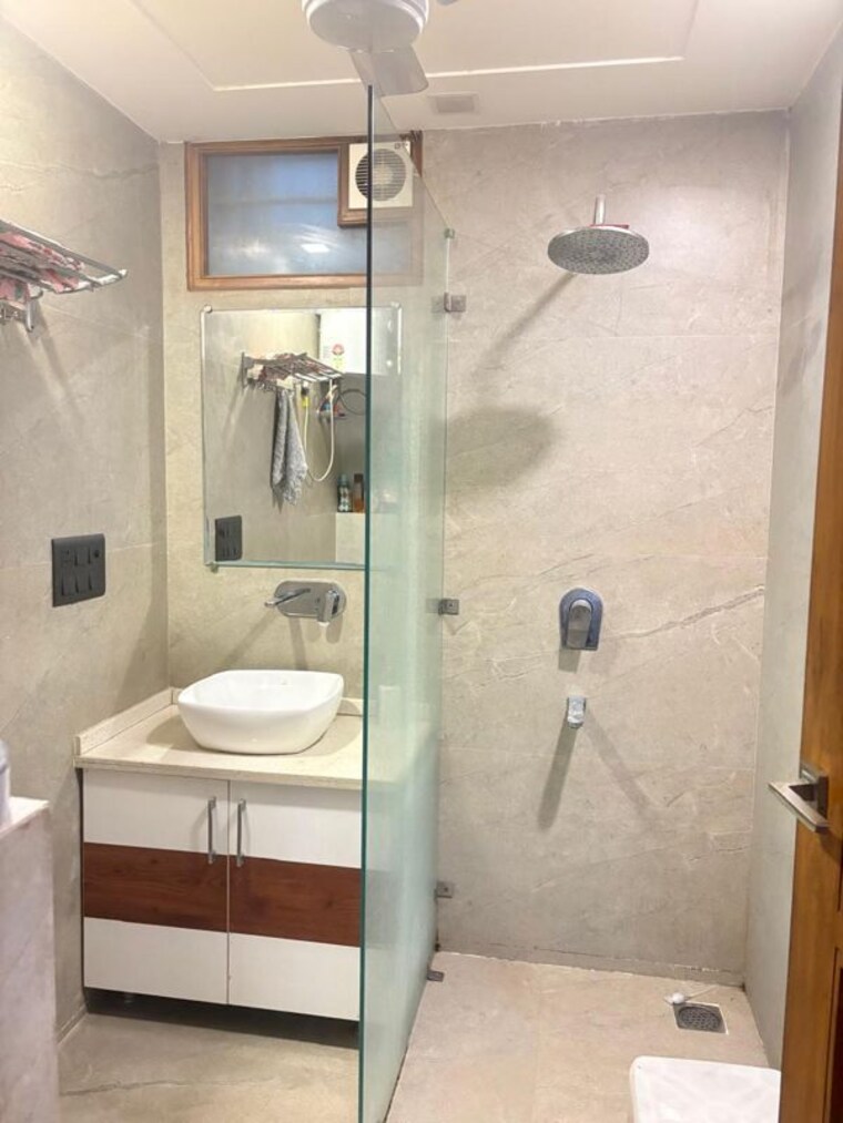Bathroom, sector 85 3 Bedroom 250 Sq.Yd. Builder Floor In Sector 85 Faridabad 10437707