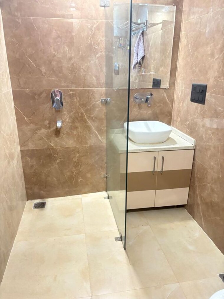 Bathroom, sector 85 3 Bedroom 250 Sq.Yd. Builder Floor In Sector 85 Faridabad 10437707