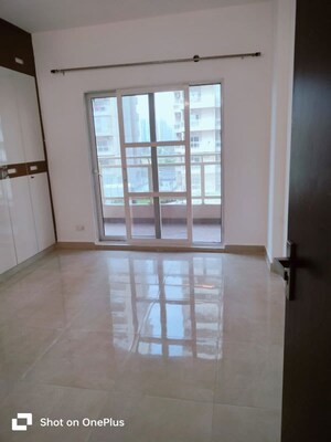 Room in 3.5 BHK Apartment at Elite Golf Green, Sector 79 – for Rent