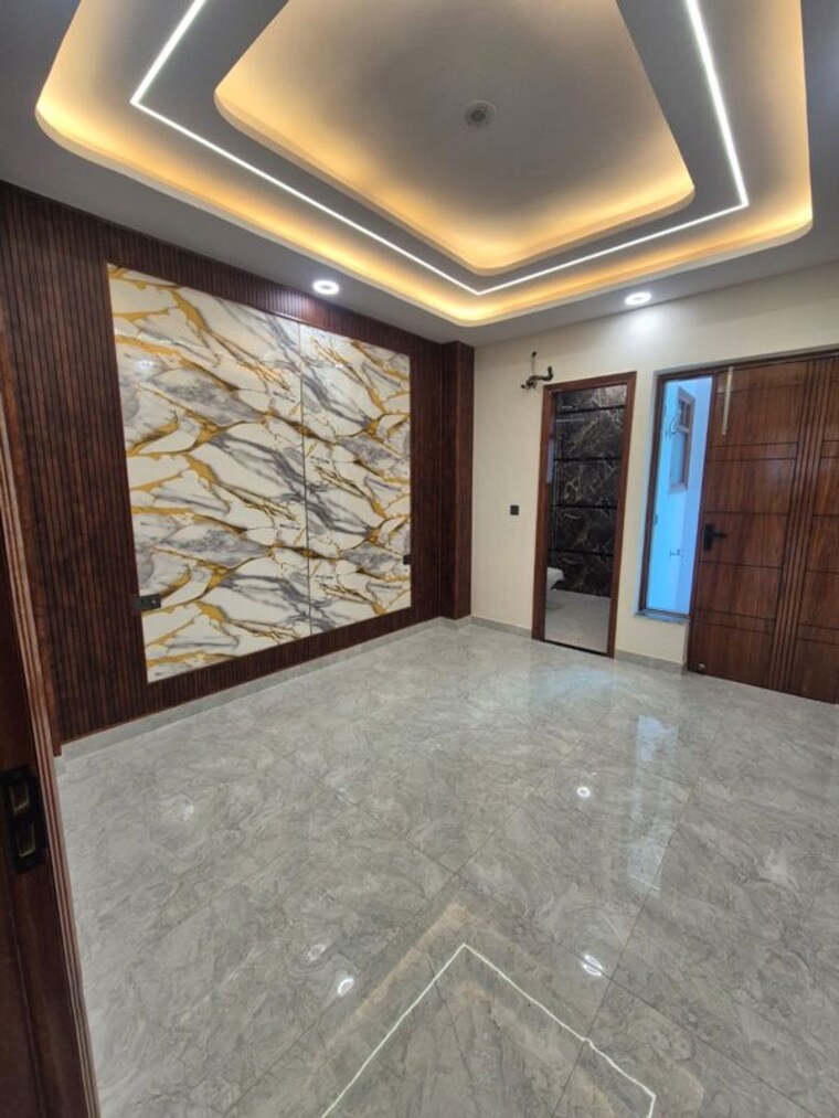 Room, sector 85 3 Bedroom 250 Sq.Yd. Builder Floor In Sector 85 Faridabad 10437722