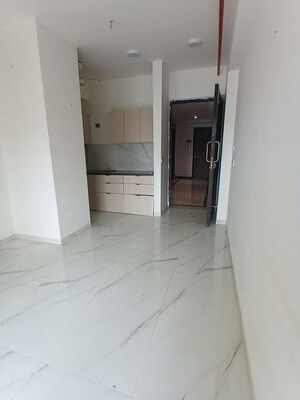Room in 2 BHK Apartment at Nahar Jonquille And Jamaica, Chandivali – for Rent
