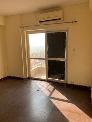 Room in 3 BHK Apartment at Sector 75 – for Rent