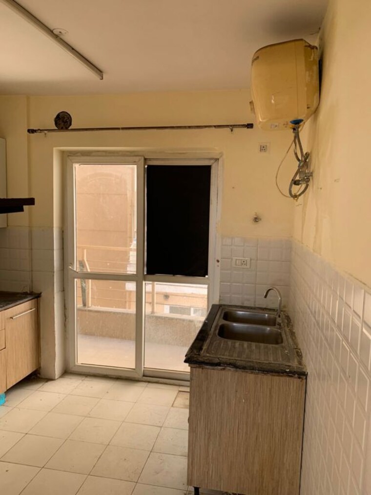 Bathroom, sector 75 3 Bedroom 1919 Sq.Ft. Apartment In Sector 75 Faridabad 10437555