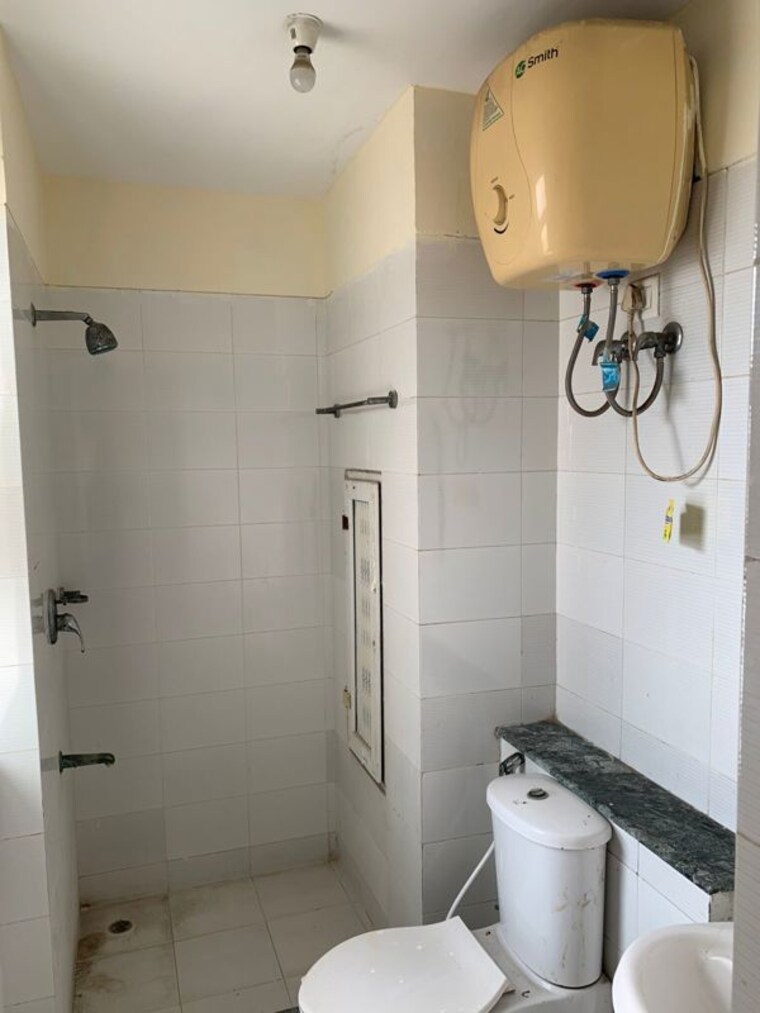 Bathroom, sector 75 3 Bedroom 1919 Sq.Ft. Apartment In Sector 75 Faridabad 10437555