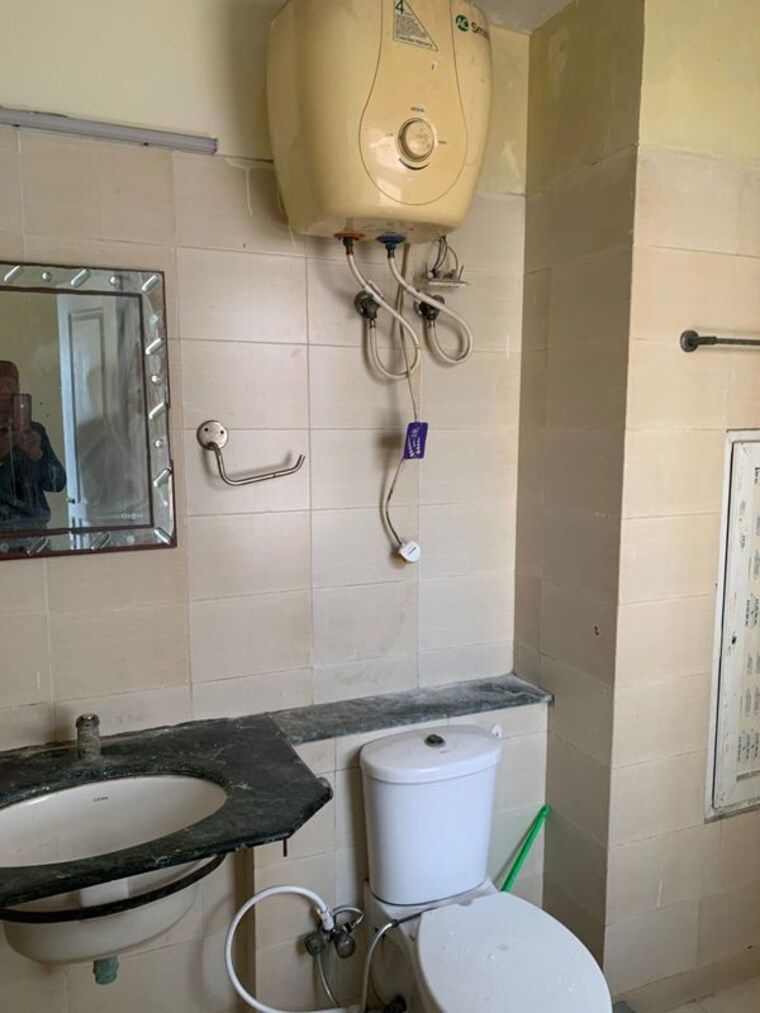 Bathroom, sector 75 3 Bedroom 1919 Sq.Ft. Apartment In Sector 75 Faridabad 10437555