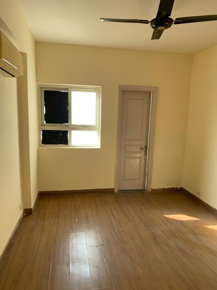 Room, sector 75 3 Bedroom 1919 Sq.Ft. Apartment In Sector 75 Faridabad 10437555