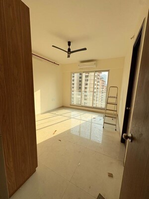 Room in 4 BHK Apartment at Majiwada – for Rent