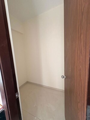 Bathroom in 4 BHK Apartment at Majiwada – for Rent