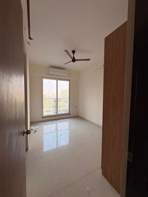 Room in 4 BHK Apartment at Majiwada – for Rent