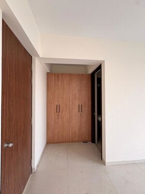 Room in 4 BHK Apartment at Majiwada – for Rent