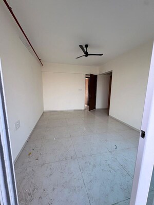 Room in 4 BHK Apartment at Majiwada – for Rent