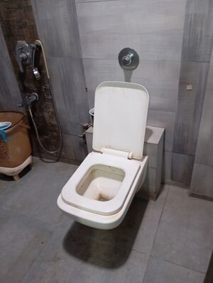 Bathroom in 1 BHK Apartment at Akal CHS, Andheri East – for Rent