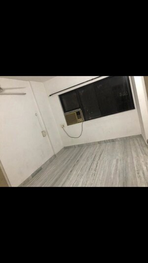 Room in 2 BHK Apartment at Eden Garden Tower, Chembur – for Rent