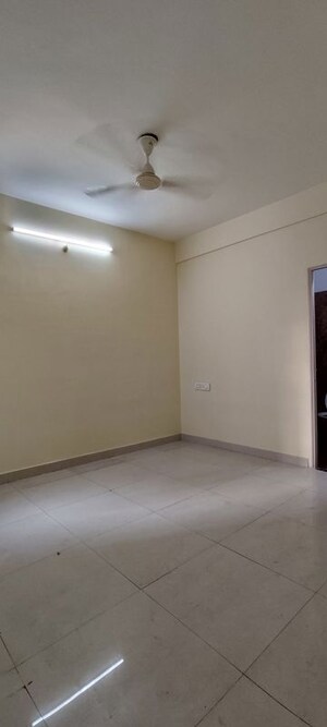 Room in 3 BHK Apartment at Moudhapara – for Rent