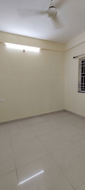 Room in 3 BHK Apartment at Moudhapara – for Rent