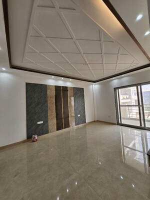 Room in 5 BHK Builder Floor at Green Fields Colony – for Sale