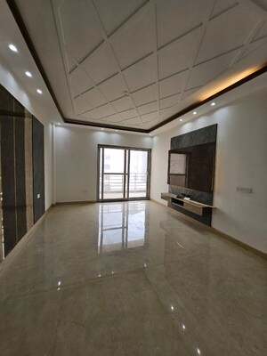 Room in 5 BHK Builder Floor at Green Fields Colony – for Sale