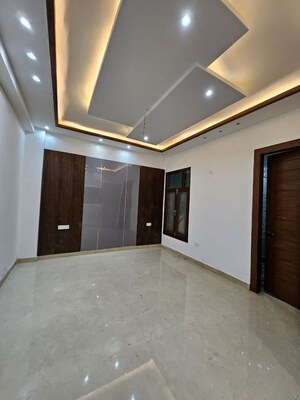Room in 5 BHK Builder Floor at Green Fields Colony – for Sale