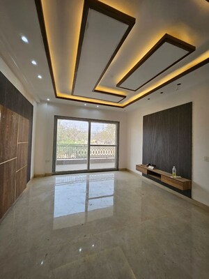 Room in 5 BHK Builder Floor at Green Fields Colony – for Sale