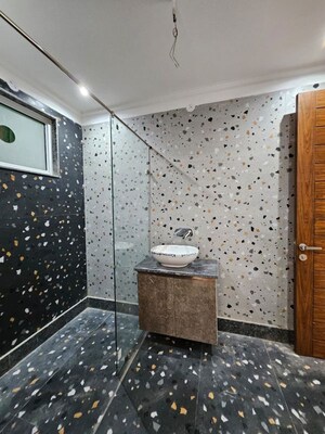 Furnished Amenities in 5 BHK Builder Floor at Green Fields Colony – for Sale