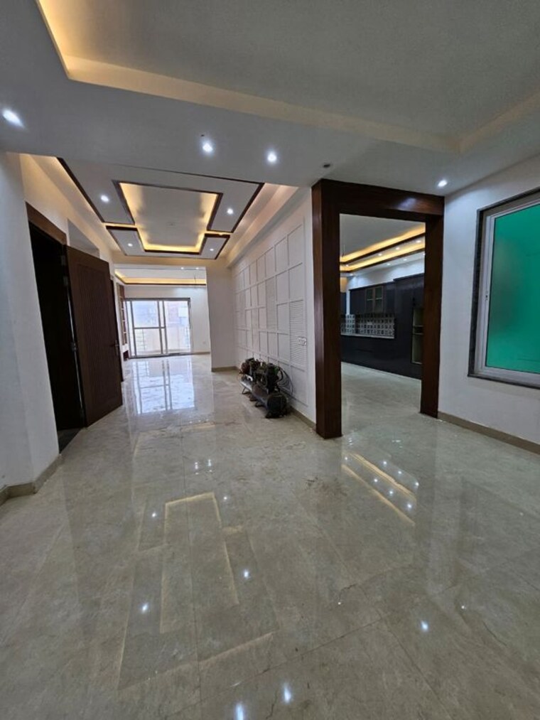 Parking, green fields colony 5 Bedroom 5000 Sq.Ft. Builder Floor In Green Fields Colony Faridabad 10437850