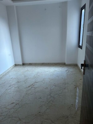 Room in 4 BHK Villa at Sindhuja Greens, Sector 10 Greater Noida – for Rent