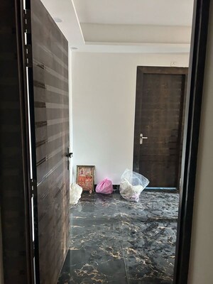 Bathroom in 4 BHK Villa at Sindhuja Greens, Sector 10 Greater Noida – for Rent