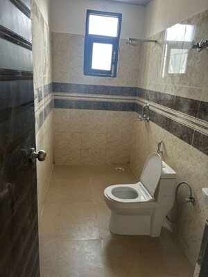 Bathroom in 4 BHK Villa at Sindhuja Greens, Sector 10 Greater Noida – for Rent