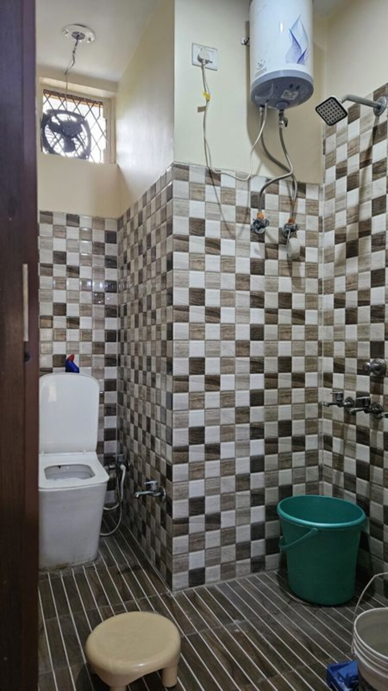Bathroom, parsvnath-plaza-27 2 Bedroom 1145 Sq.Ft. Builder Floor In Sector 27 Noida 10437862