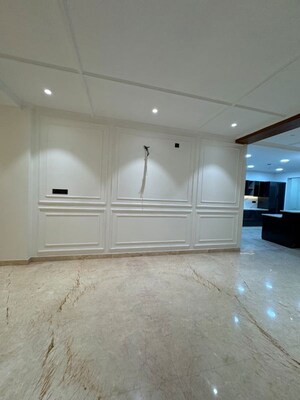 Room in 5 BHK Builder Floor at Green Fields Colony – for Sale