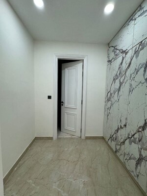 Room in 5 BHK Builder Floor at Green Fields Colony – for Sale