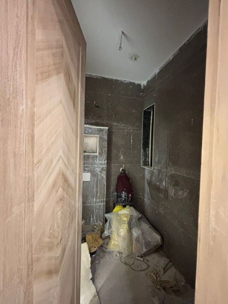Bathroom, safdarjung enclave 3 Bedroom 150 Sq.Yd. Builder Floor In Safdarjung Enclave Delhi 10437892
