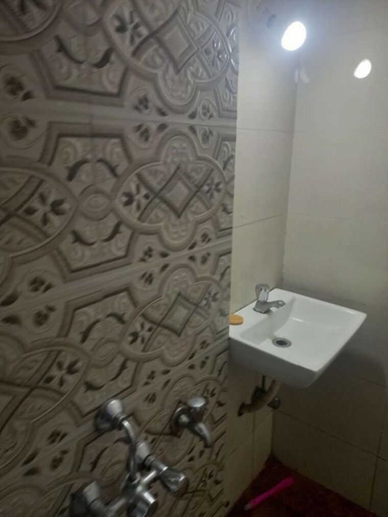 Bathroom, ratnadeep-chs-tilak-nagar 2 Bedroom 500 Sq.Ft. Apartment In Tilak Nagar Mumbai 10437871