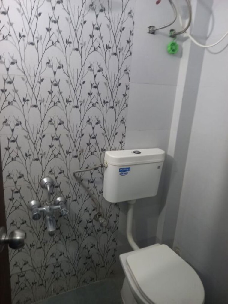 Bathroom, ratnadeep-chs-tilak-nagar 2 Bedroom 500 Sq.Ft. Apartment In Tilak Nagar Mumbai 10437871