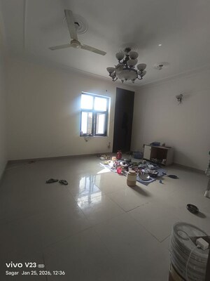 Room in 3 BHK Builder Floor at Sector 23 – for Rent