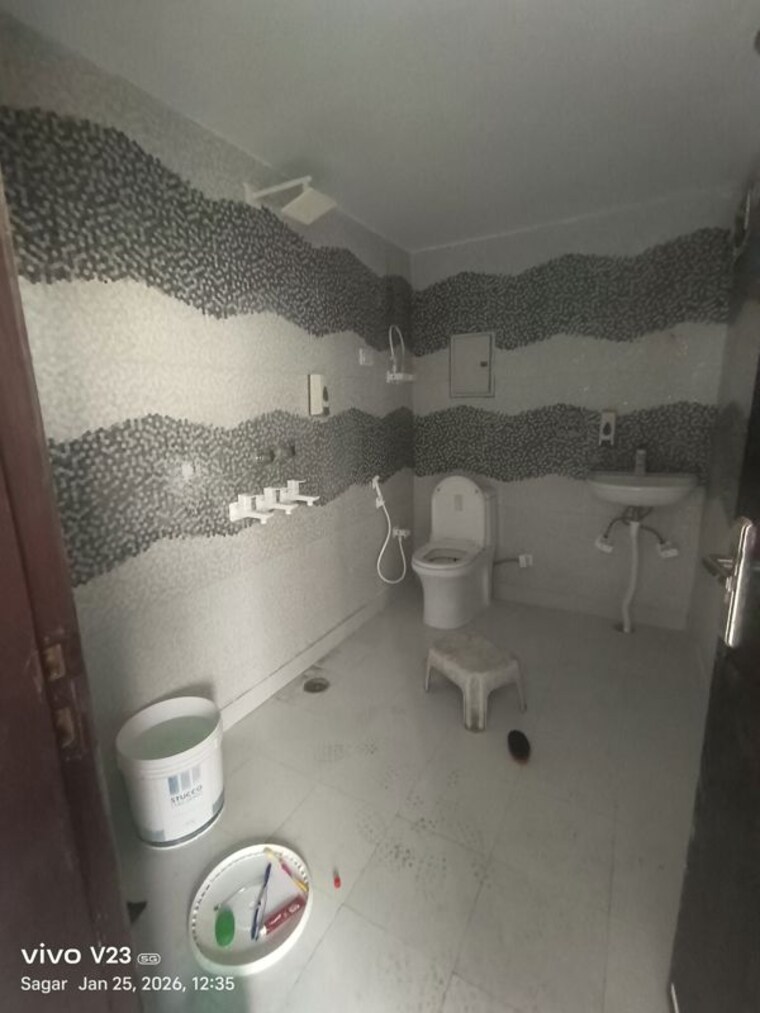 Bathroom, sector 23 3 Bedroom 1680 Sq.Ft. Builder Floor In Sector 23 Noida 10437945
