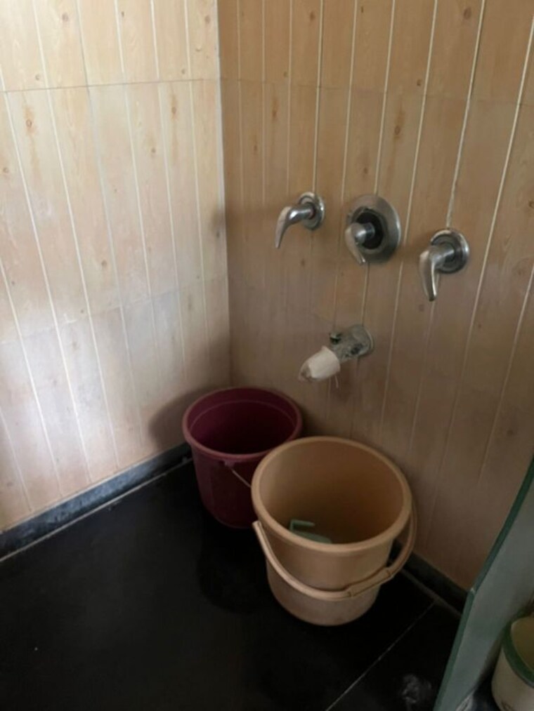 Bathroom, by-apartment 2 Bedroom 900 Sq.Ft. Apartment In Worli Mumbai 10434003