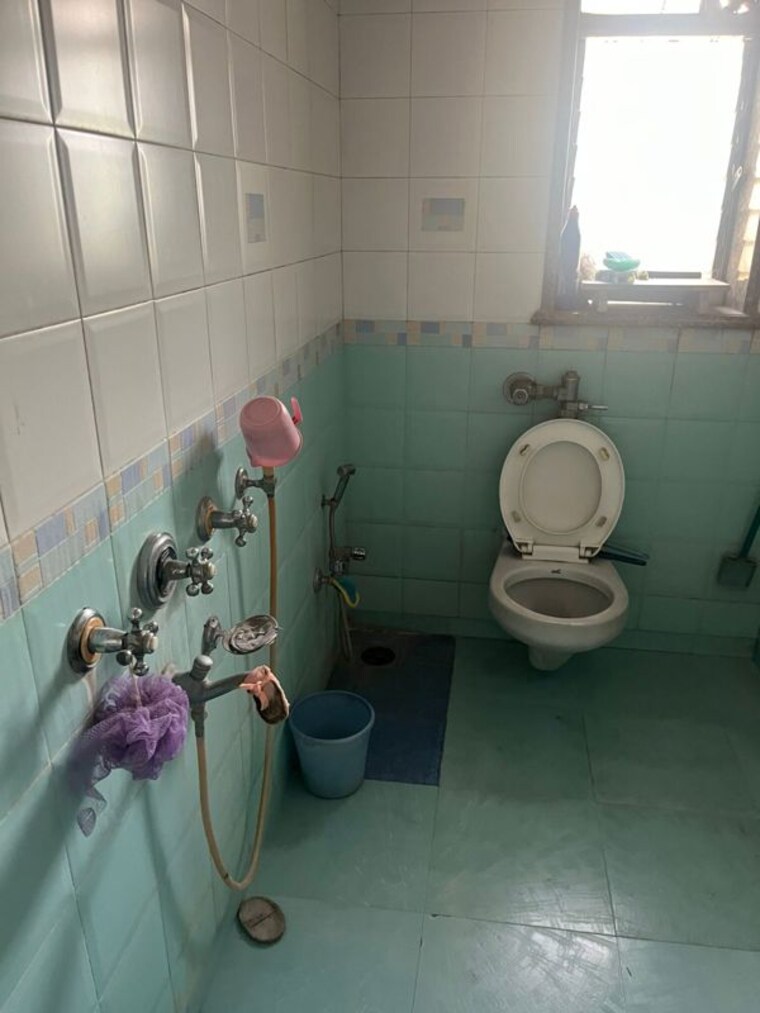 Attached Bathroom, by-apartment 2 Bedroom 900 Sq.Ft. Apartment In Worli Mumbai 10434003